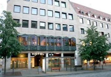 Tiptop Hotel Am Schoenen Brunnen Neurenberg Buitenkant foto
